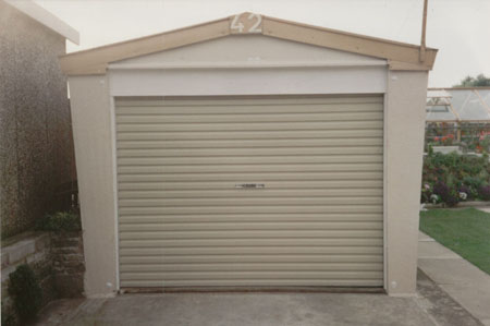 garage doors in Keithley